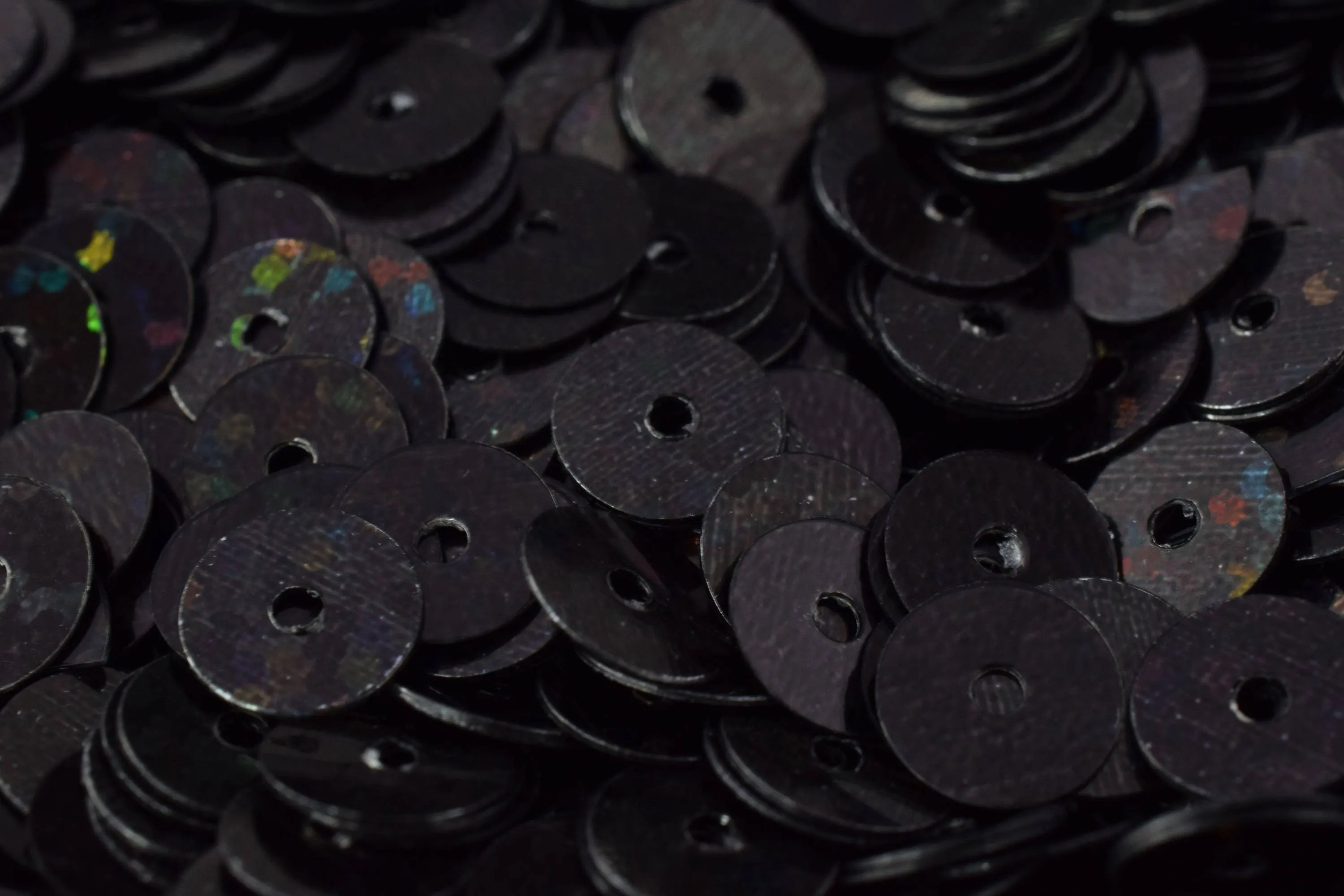 Black Iridescent Round Sequins 3mm/4mm/6mm - Wholesale Loose Paillettes for Shimmering Apparel & Shoe Decoration