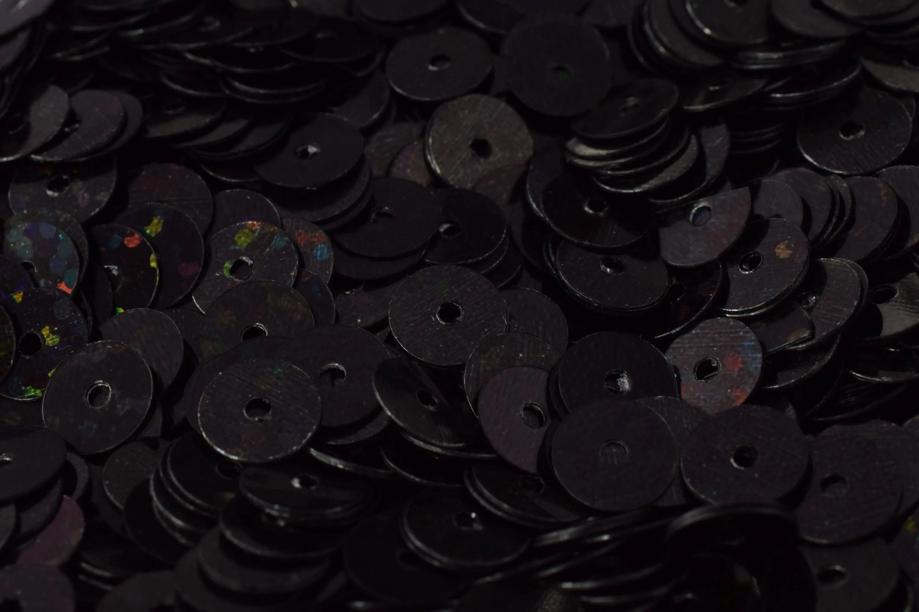 Black Iridescent Round Sequins 3mm/4mm/6mm - Wholesale Loose Paillettes for Shimmering Apparel & Shoe Decoration