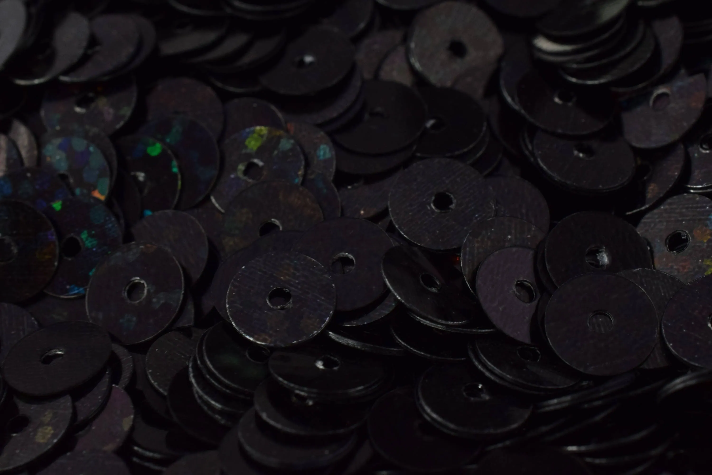 Black Iridescent Round Sequins 3mm/4mm/6mm - Wholesale Loose Paillettes for Shimmering Apparel & Shoe Decoration