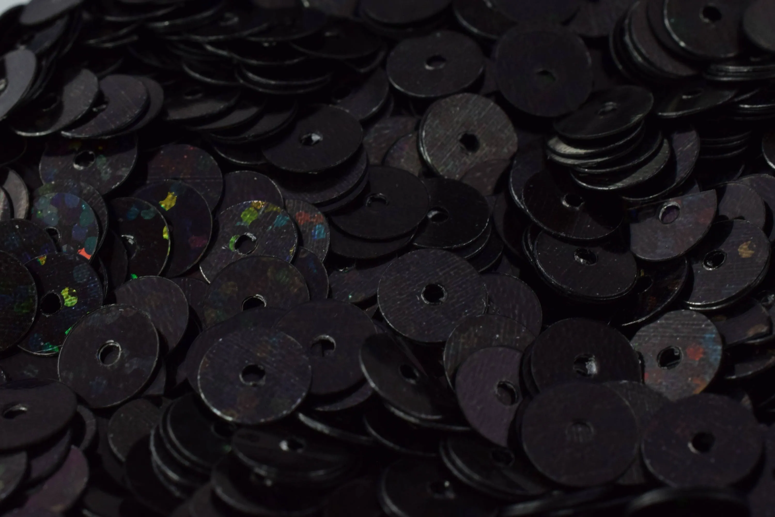 Black Iridescent Round Sequins 3mm/4mm/6mm - Wholesale Loose Paillettes for Shimmering Apparel & Shoe Decoration