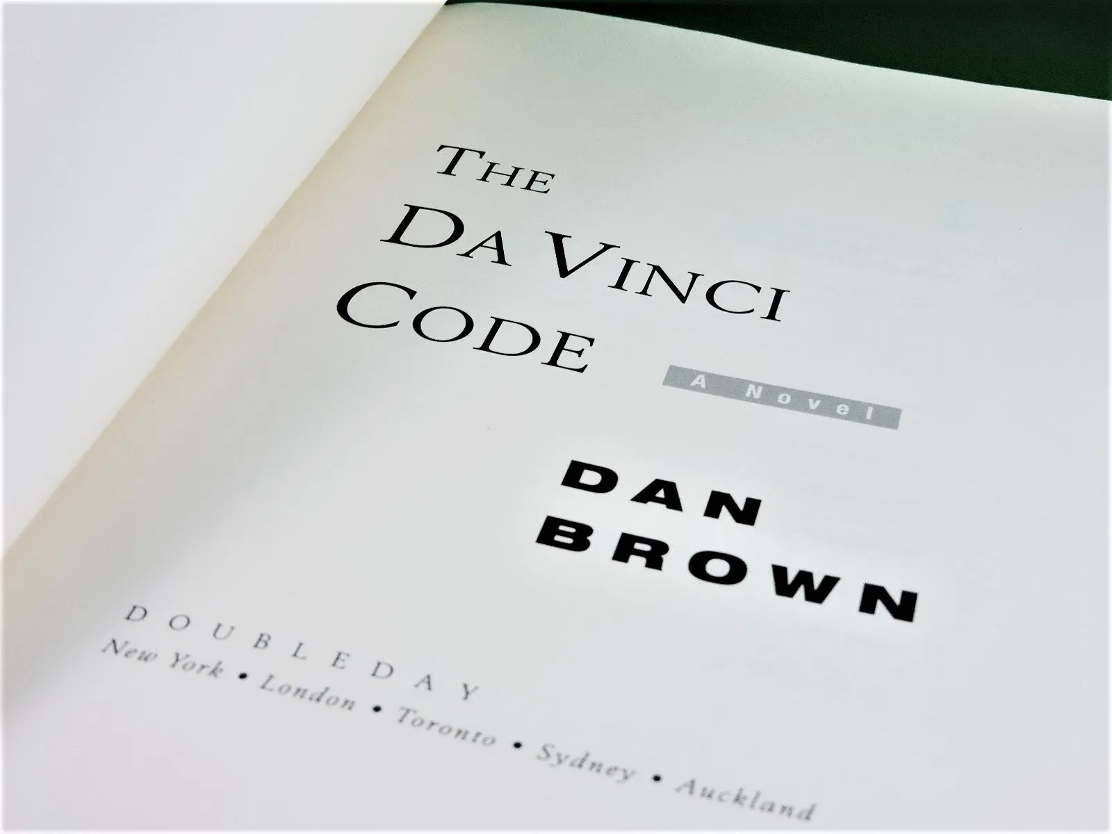 Book - Dan Brown - 2003 - The Da Vinci Code