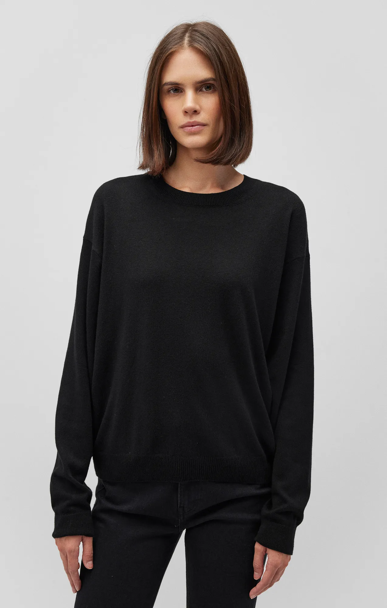 CREW NECK SWEATER IN BLACK